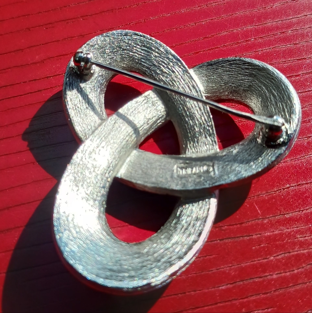 Silver Interlocking Abstract Brooch - Picture 3 of 4